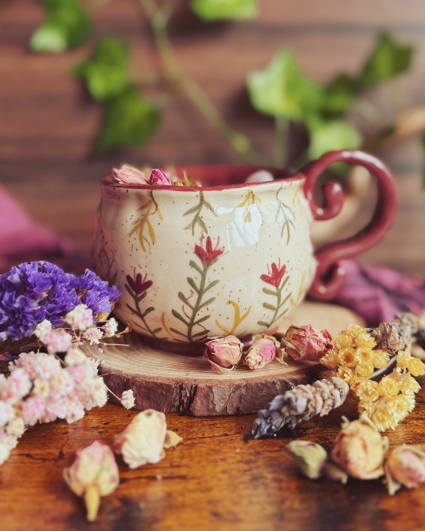 Vela en Taza de Cerámica artesanal - Pintada a mano - PRIMAVERA ~ Violeta y Jazmín ~ vela única - vela rare primavera ~ 100% vegan
