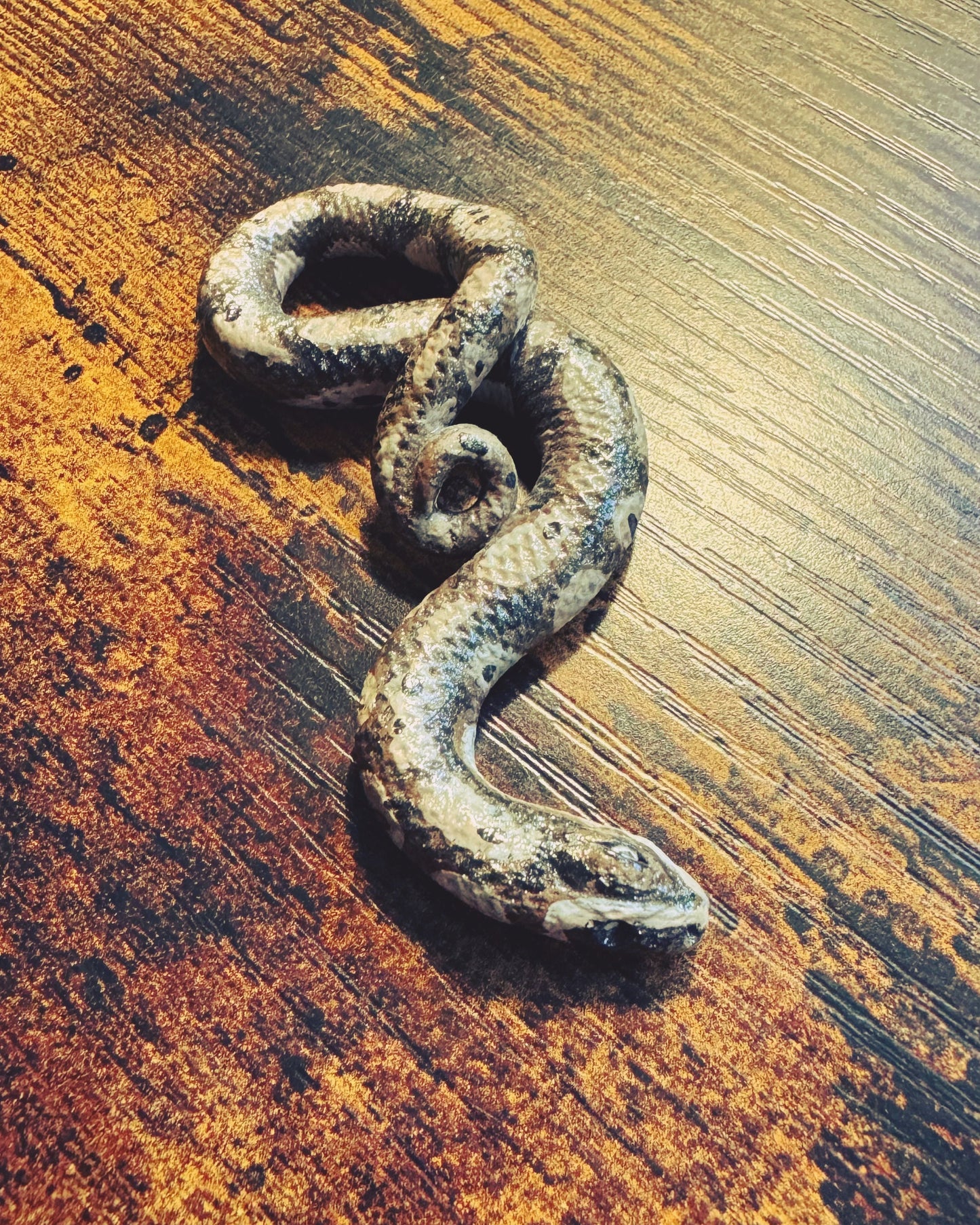 Figura Serpiente Boa Marrón - Arcilla Polimérica - Colgante Serpiente - Decoración - Altar - Witchy - Amuleto Protección