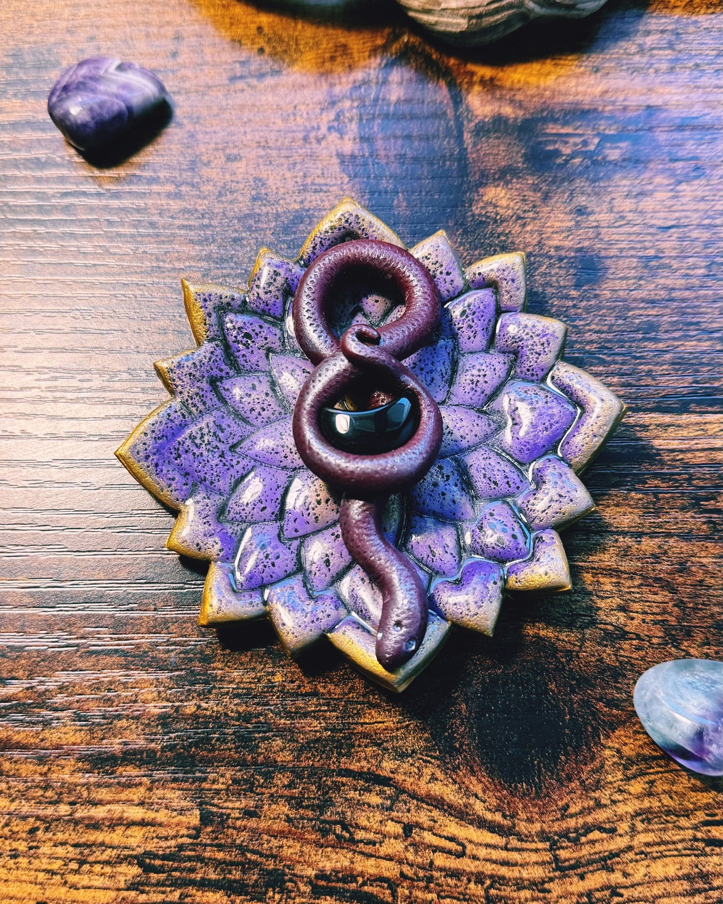 Figura Serpiente Morada - Arcilla Polimérica - Colgante Serpiente - Decoración - Altar - Witchy - Amuleto Protección