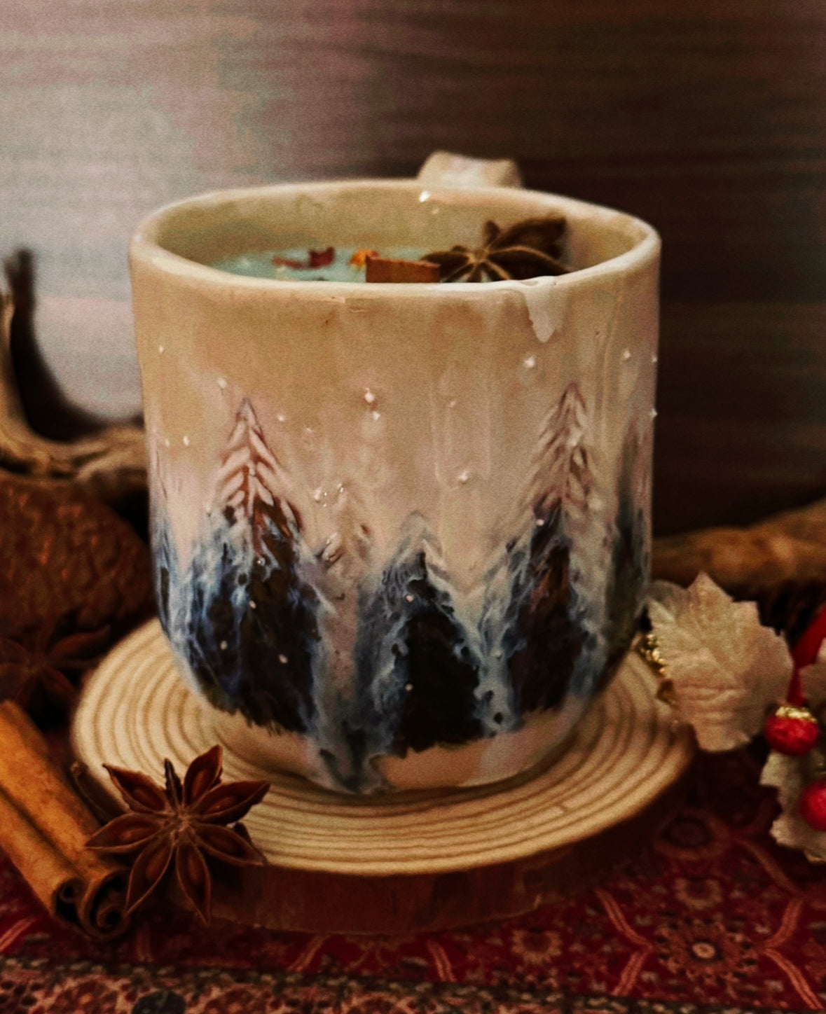 Vela en Taza de Cerámica artesanal - Pintada a mano - WINTER WHISPER ~ Pino, Jengibre y Enebro ~ vela única - vela rare invierno ~ 100% vegan