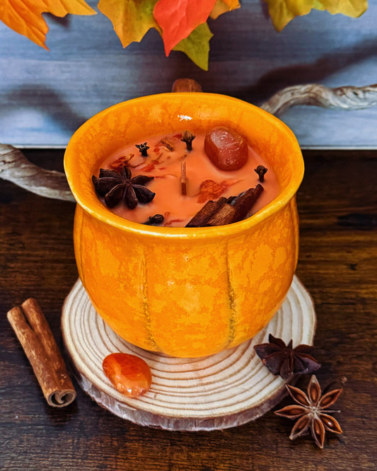 Vela en Taza de Cerámica artesanal - Pintada a mano - PUMPKIN SPICE ~ Calabaza, Canela y Clavo ~ vela única - vela rare otoño -270 gr ~ 100% vegan