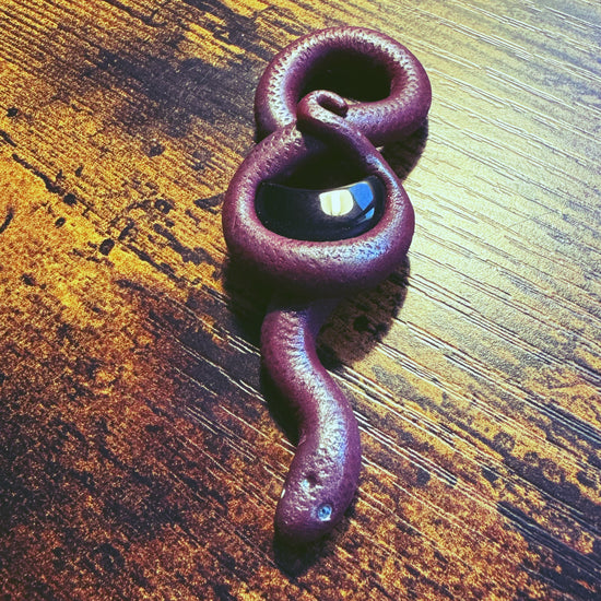 Figura Serpiente Morada - Arcilla Polimérica - Colgante Serpiente - Decoración - Altar - Witchy - Amuleto Protección